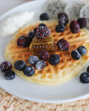 Cargar imagen en el visor de la galería, Waffles de pandeyuca por 2 unidades