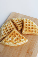 Cargar imagen en el visor de la galería, Waffles de pandeyuca por 2 unidades