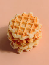 Cargar imagen en el visor de la galería, Waffles de pandeyuca por 12 unidades
